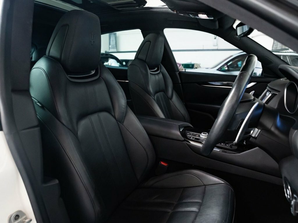Maserati Levante 3L Gransport Nerissimo White #6
