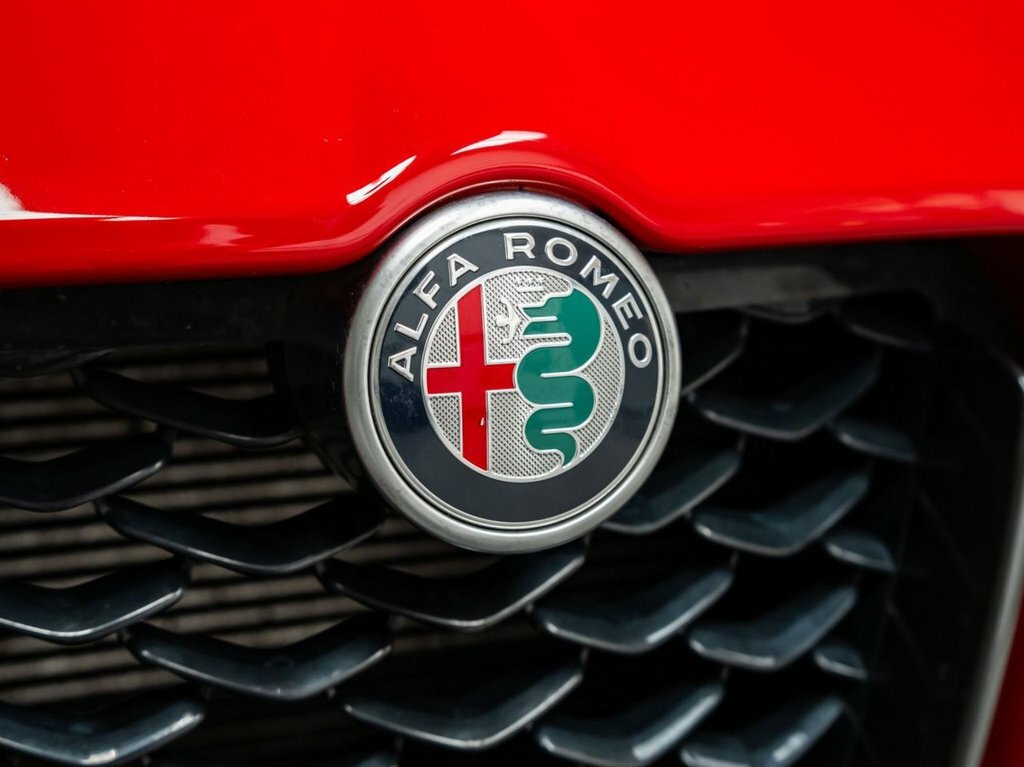 Alfa Romeo Stelvio 2L Competizione Red #4