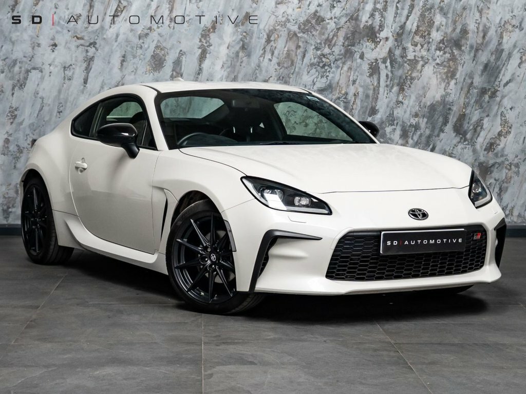 Toyota GR86 Coupe White