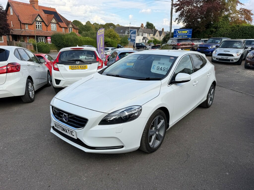 Volvo V40 Hatchback White #3