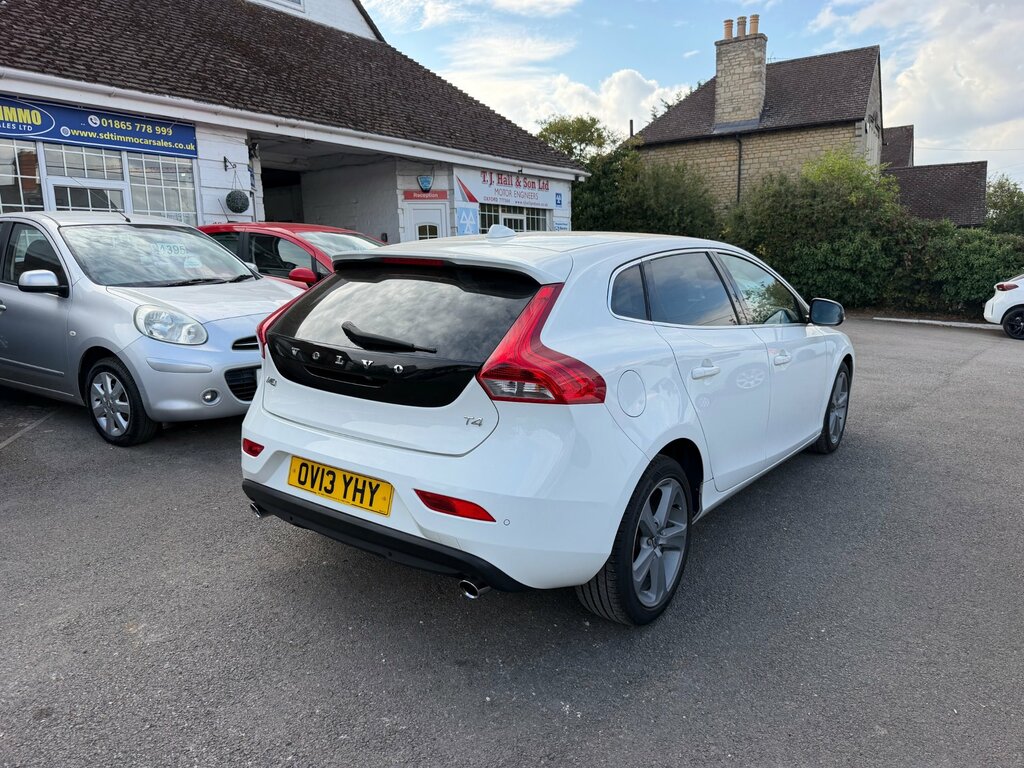Volvo V40 Hatchback White #6