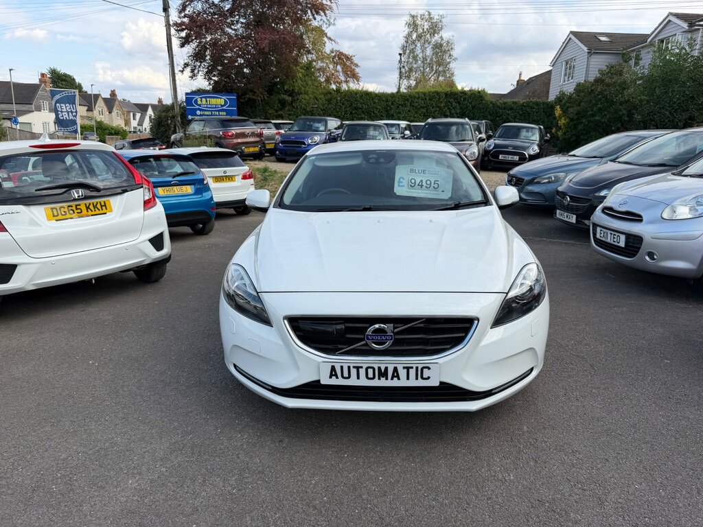 Volvo V40 Hatchback White #2