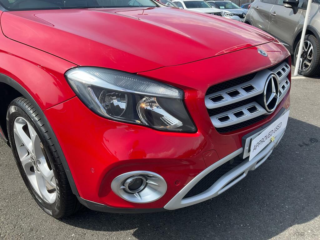 Mercedes-Benz GLA Class 1.6 Gla200 Sport Executive Suv 7G-dct Red #2