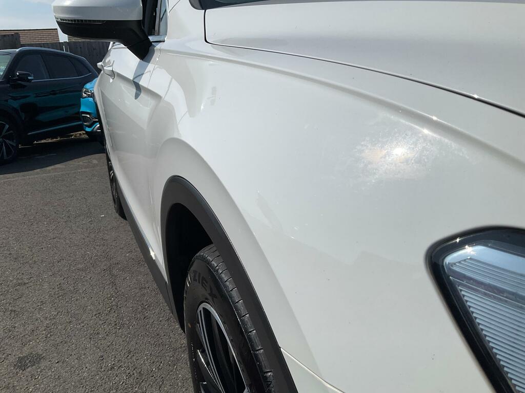Volkswagen Tiguan 2.0 Tdi Bluemotion Tech Se Navigation Suv Dies White #3