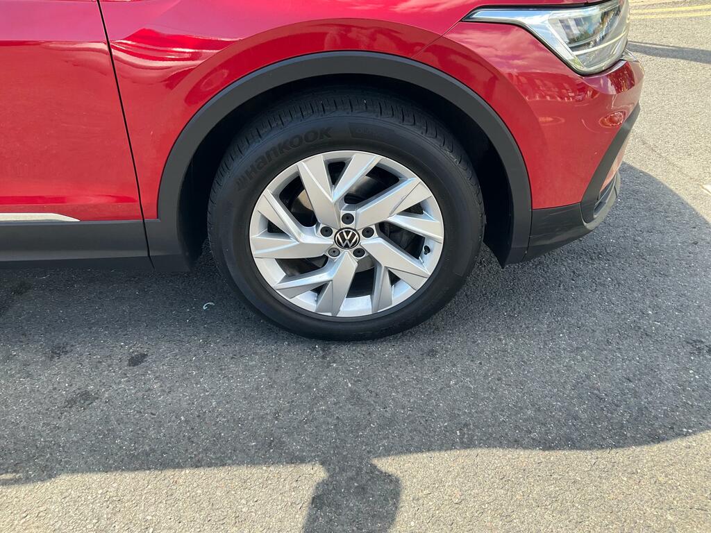 Volkswagen Tiguan 1.5 Tsi Life Suv Euro 6 Ss 1 Red #4