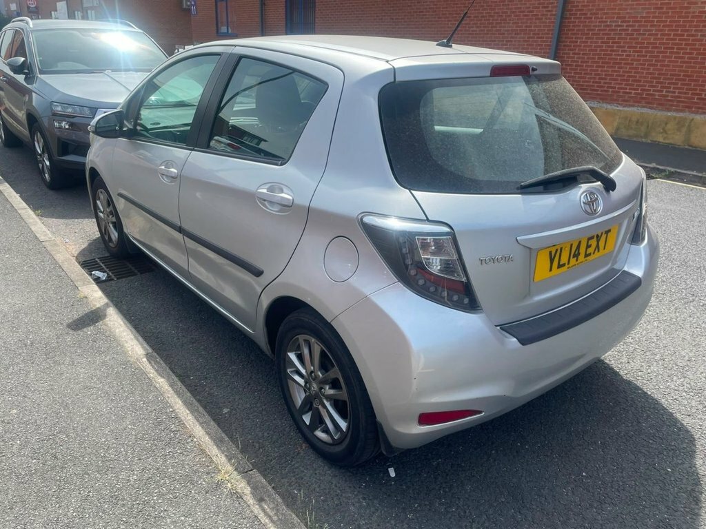 Toyota Yaris Vvt-i Trend White #5