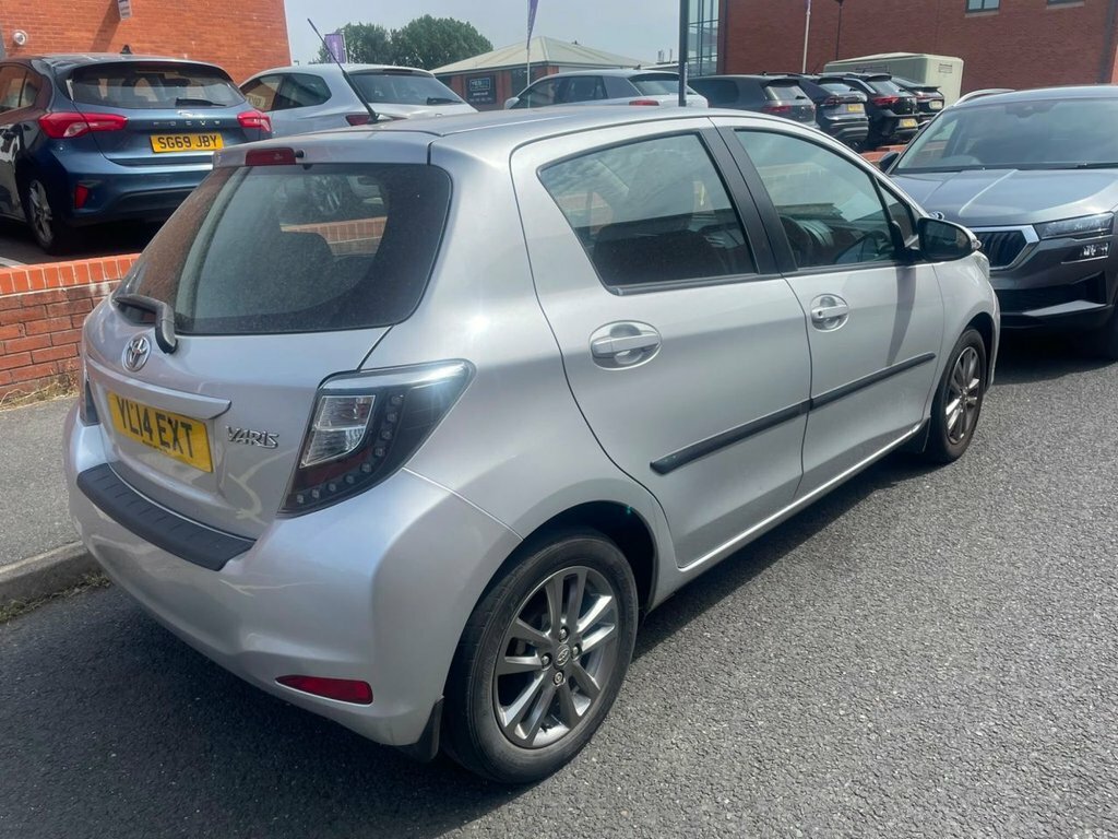 Toyota Yaris Vvt-i Trend White #9
