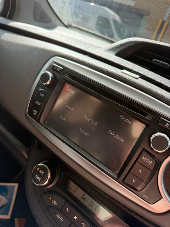Toyota Yaris Vvt-i Trend White #12