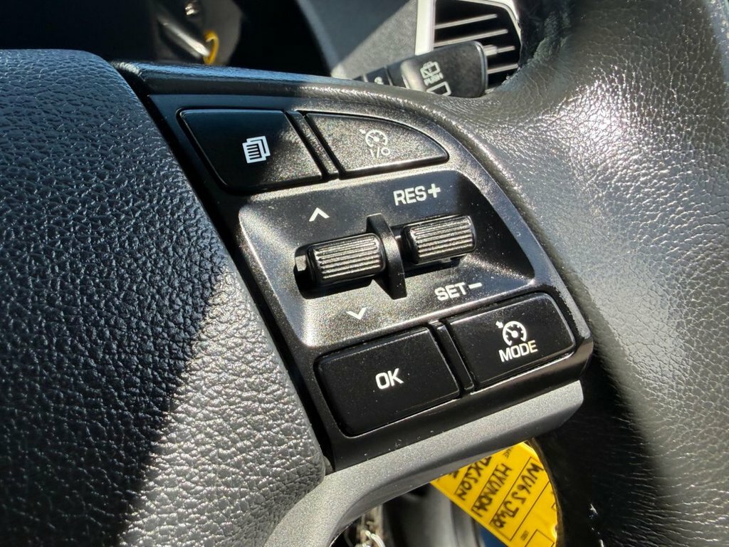 Hyundai Tucson Crdi Premium 5-Door Beige #10