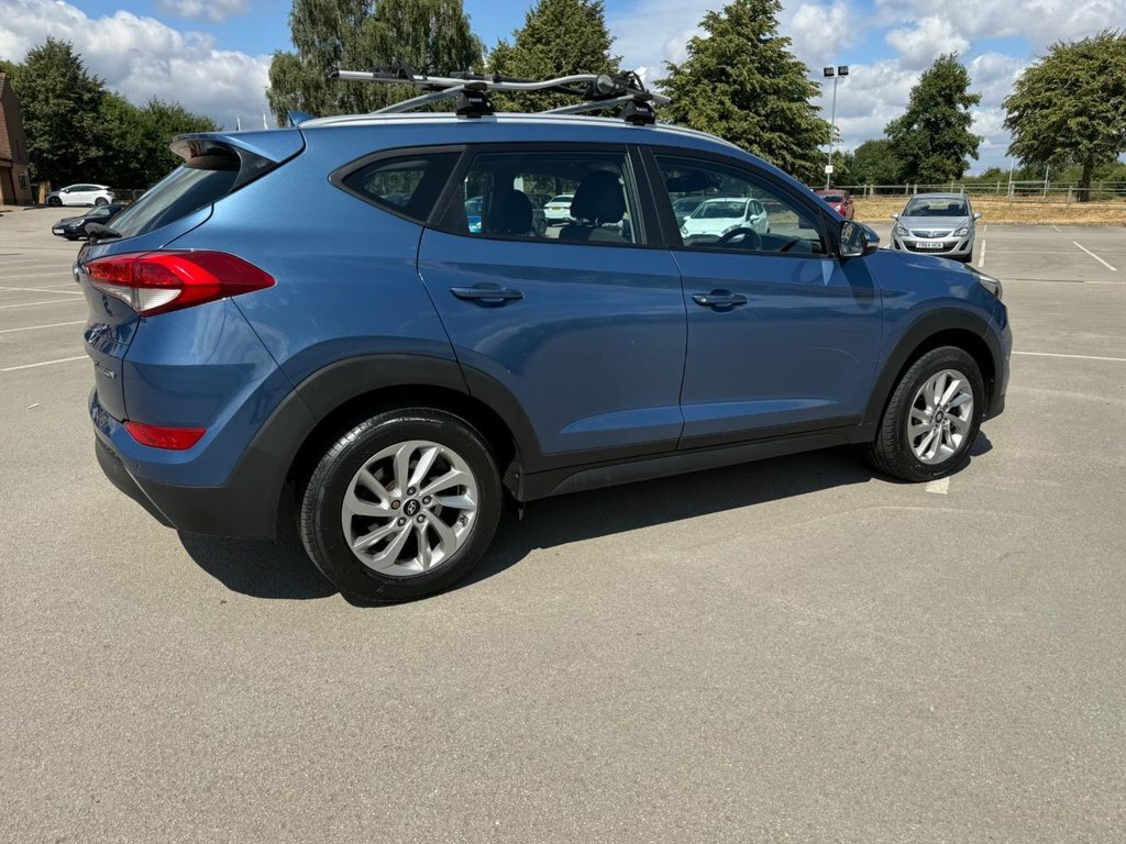 Hyundai Tucson Crdi Premium 5-Door Beige #33