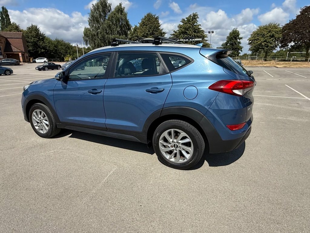 Hyundai Tucson Crdi Premium 5-Door Beige #54