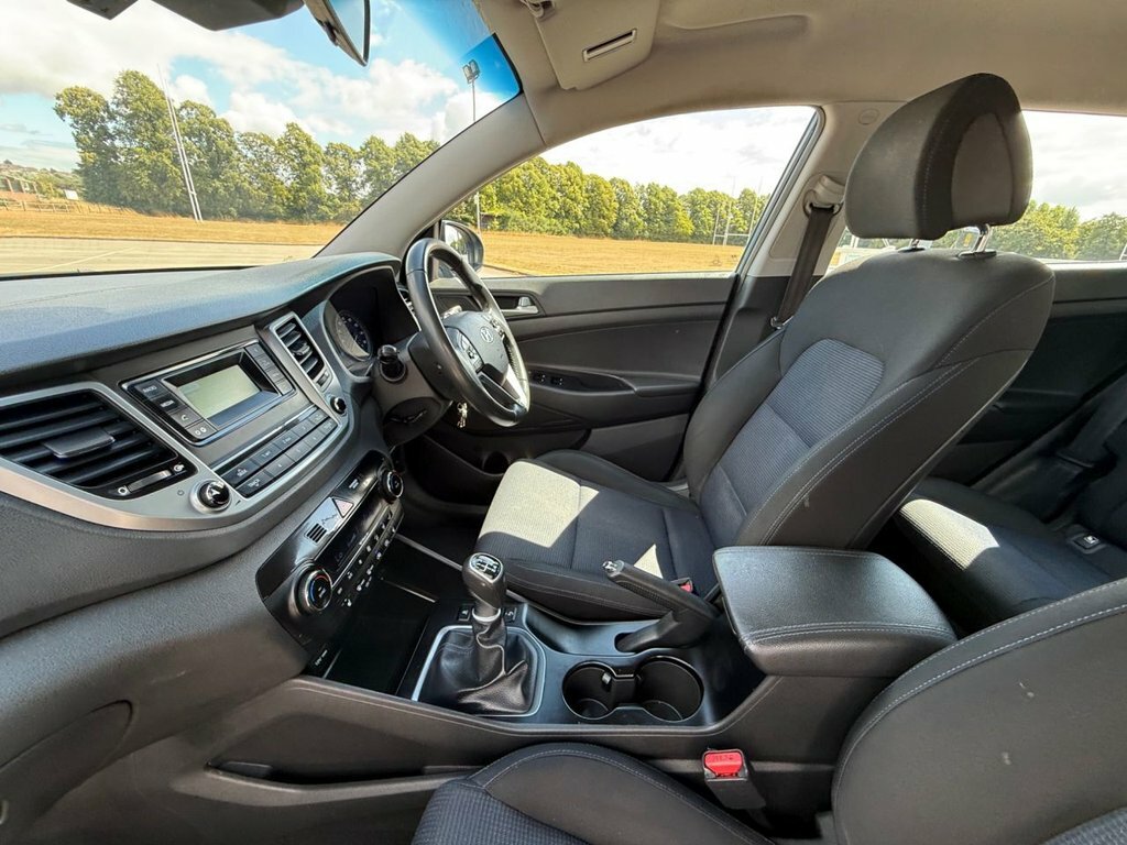 Hyundai Tucson Crdi Premium 5-Door Beige #50