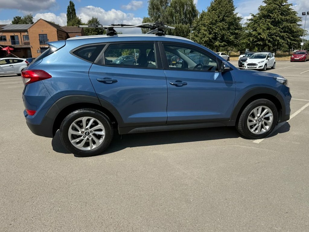 Hyundai Tucson Crdi Premium 5-Door Beige #9