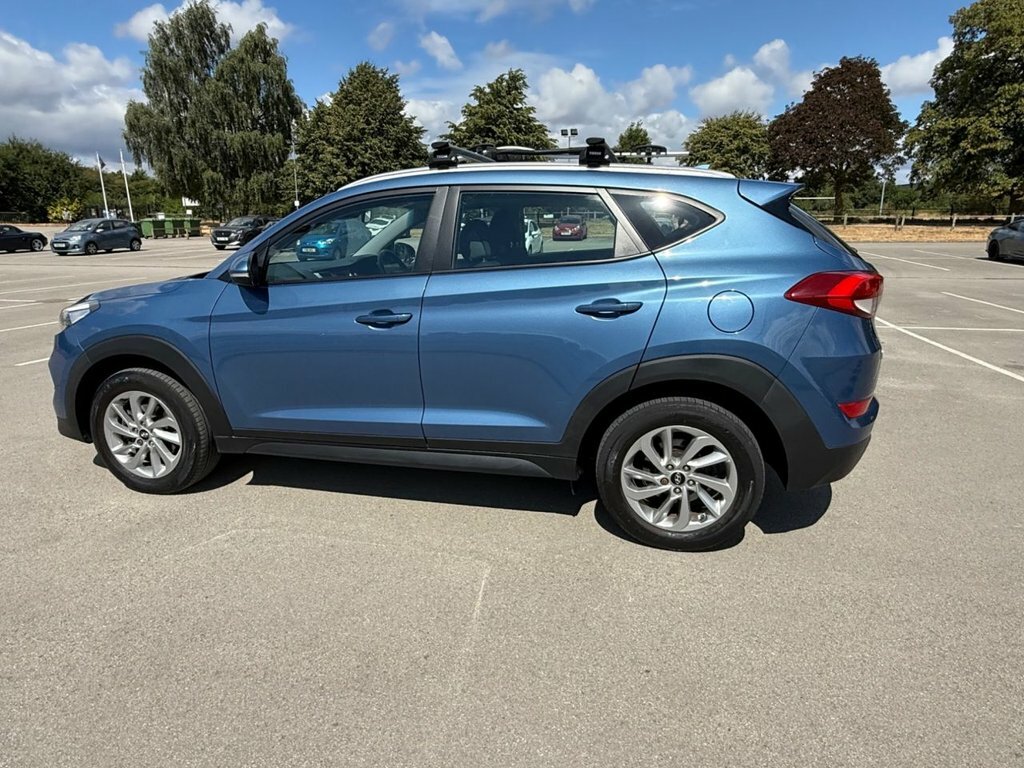 Hyundai Tucson Crdi Premium 5-Door Beige #16