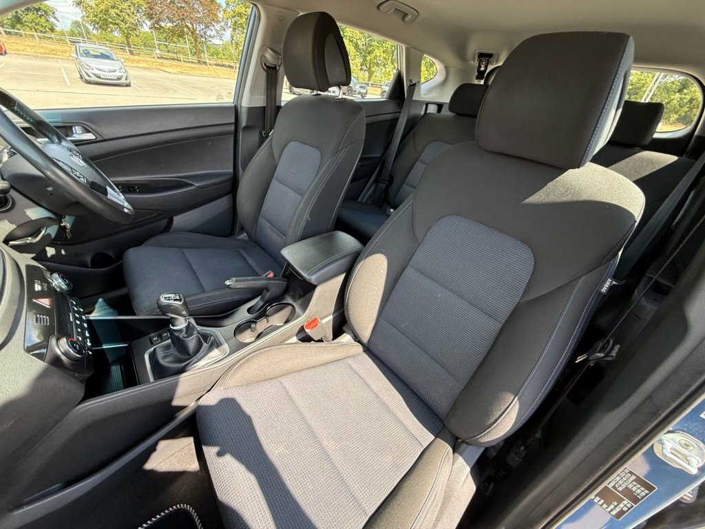 Hyundai Tucson Crdi Premium 5-Door Beige #68