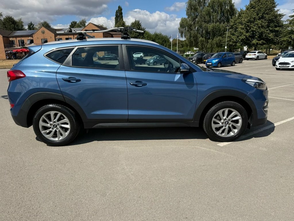 Hyundai Tucson Crdi Premium 5-Door Beige #28