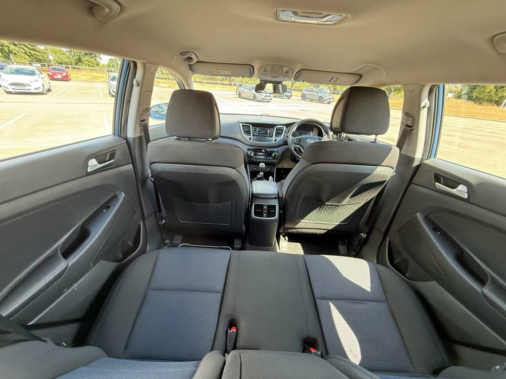 Hyundai Tucson Crdi Premium 5-Door Beige #43