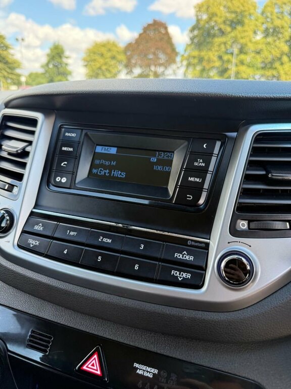 Hyundai Tucson Crdi Premium 5-Door Beige #13