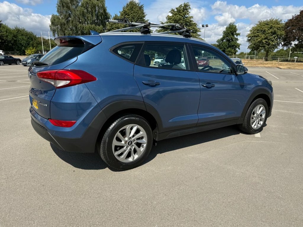 Hyundai Tucson Crdi Premium 5-Door Beige #32