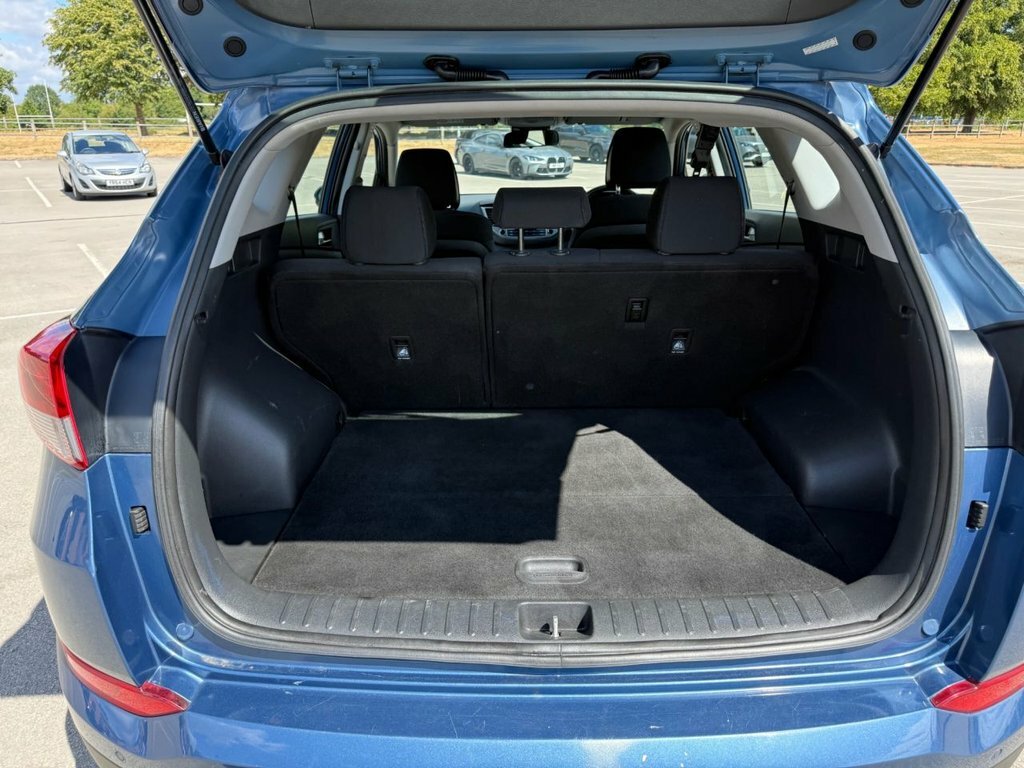 Hyundai Tucson Crdi Premium 5-Door Beige #42