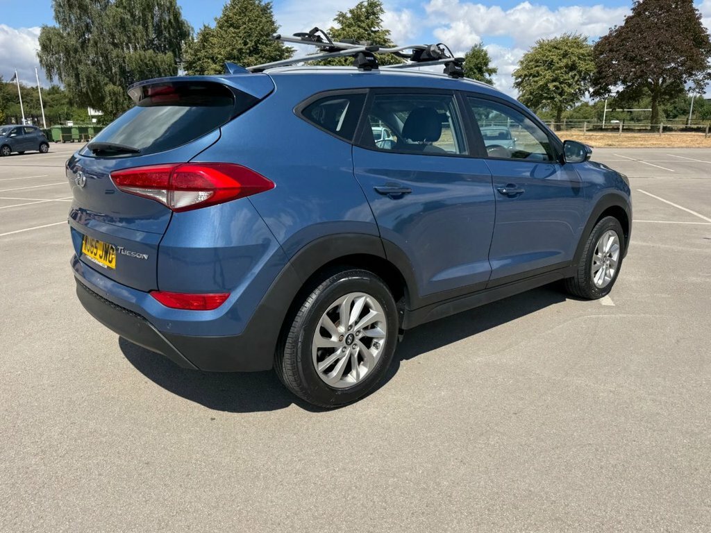 Hyundai Tucson Crdi Premium 5-Door Beige #31