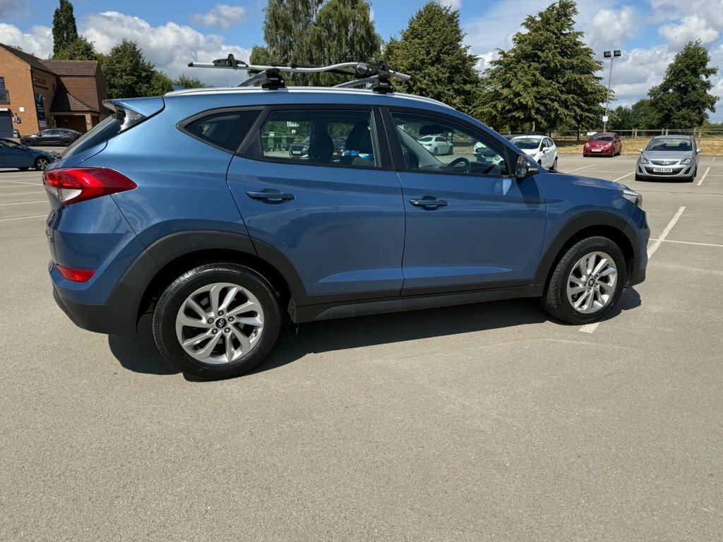 Hyundai Tucson Crdi Premium 5-Door Beige #29