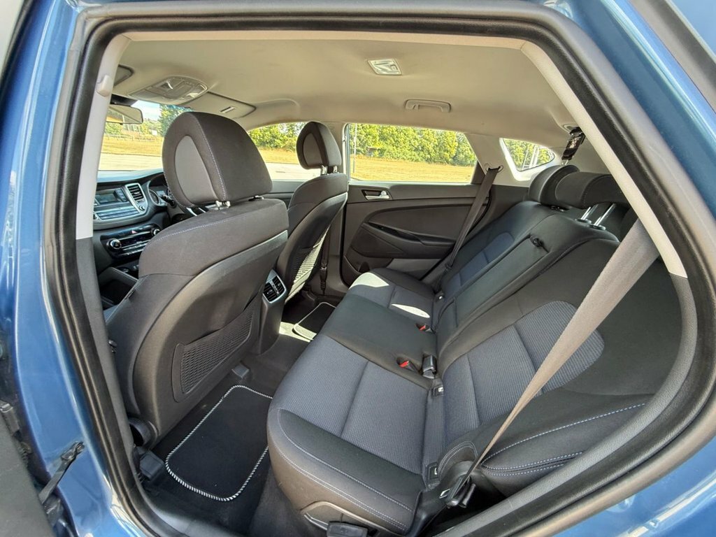 Hyundai Tucson Crdi Premium 5-Door Beige #44