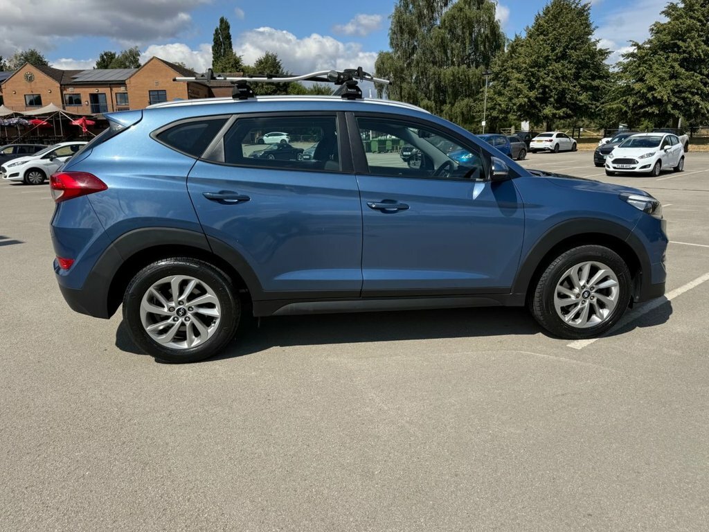 Hyundai Tucson Crdi Premium 5-Door Beige #30