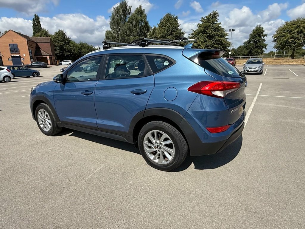 Hyundai Tucson Crdi Premium 5-Door Beige #55