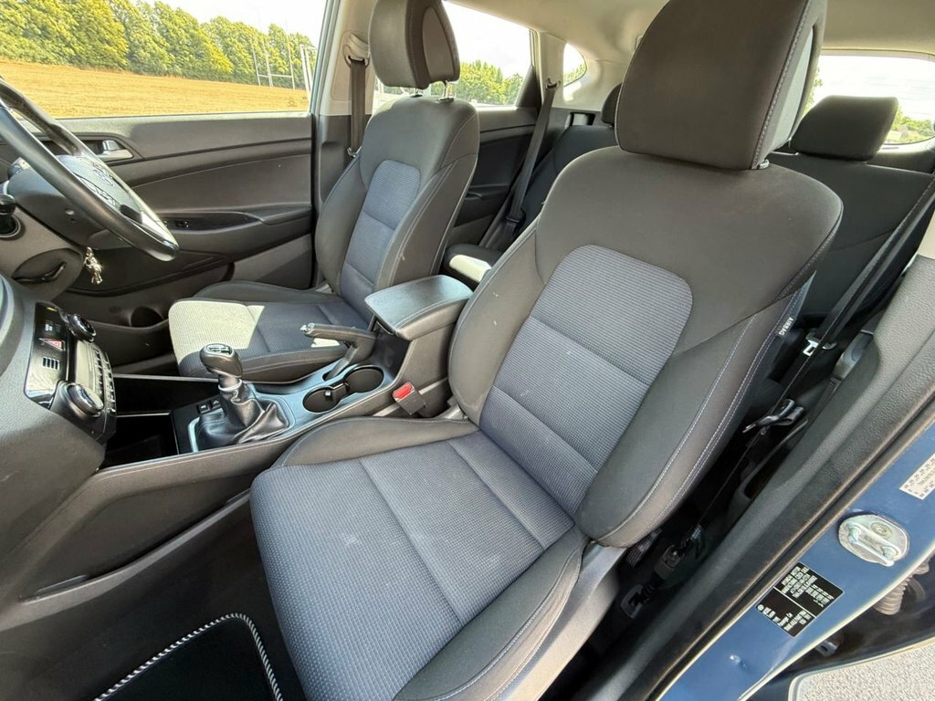 Hyundai Tucson Crdi Premium 5-Door Beige #46