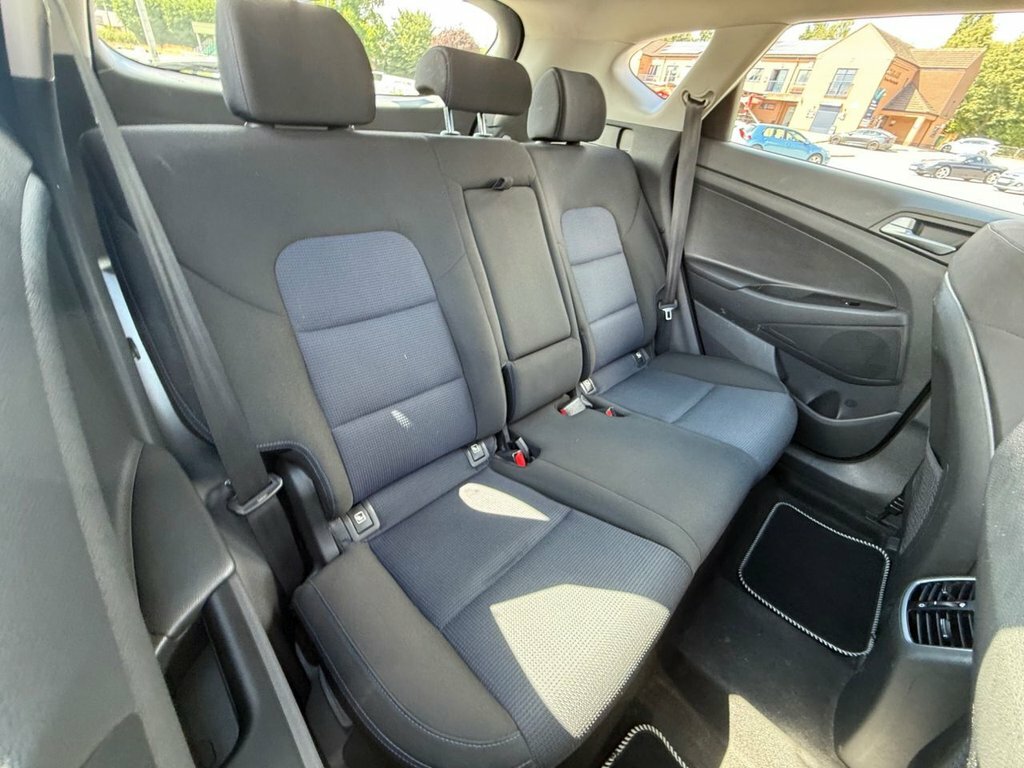Hyundai Tucson Crdi Premium 5-Door Beige #8