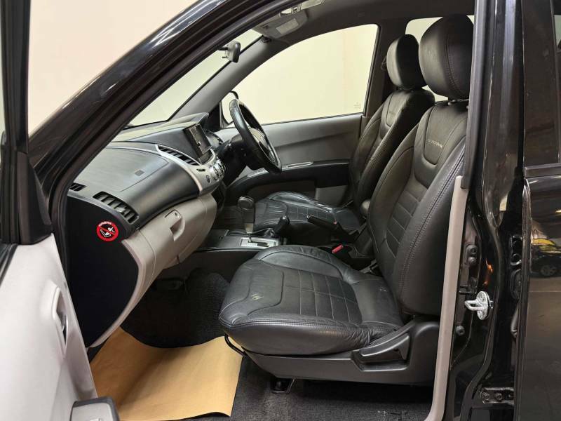 Mitsubishi L200 2.5 L200 Barbarian Lwb Double Cab Di-d 4X4 4W Black #4