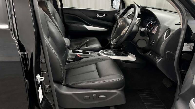 Nissan Navara 2.3 Navara Trek-1 Dci 4Wd Black #2