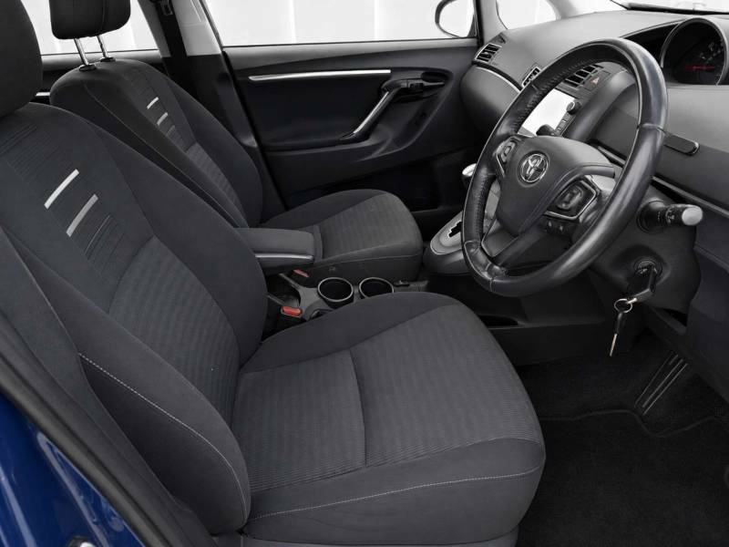 Toyota Verso 2017 1.6 V-matic Icon Mpv Euro 6 Red #9
