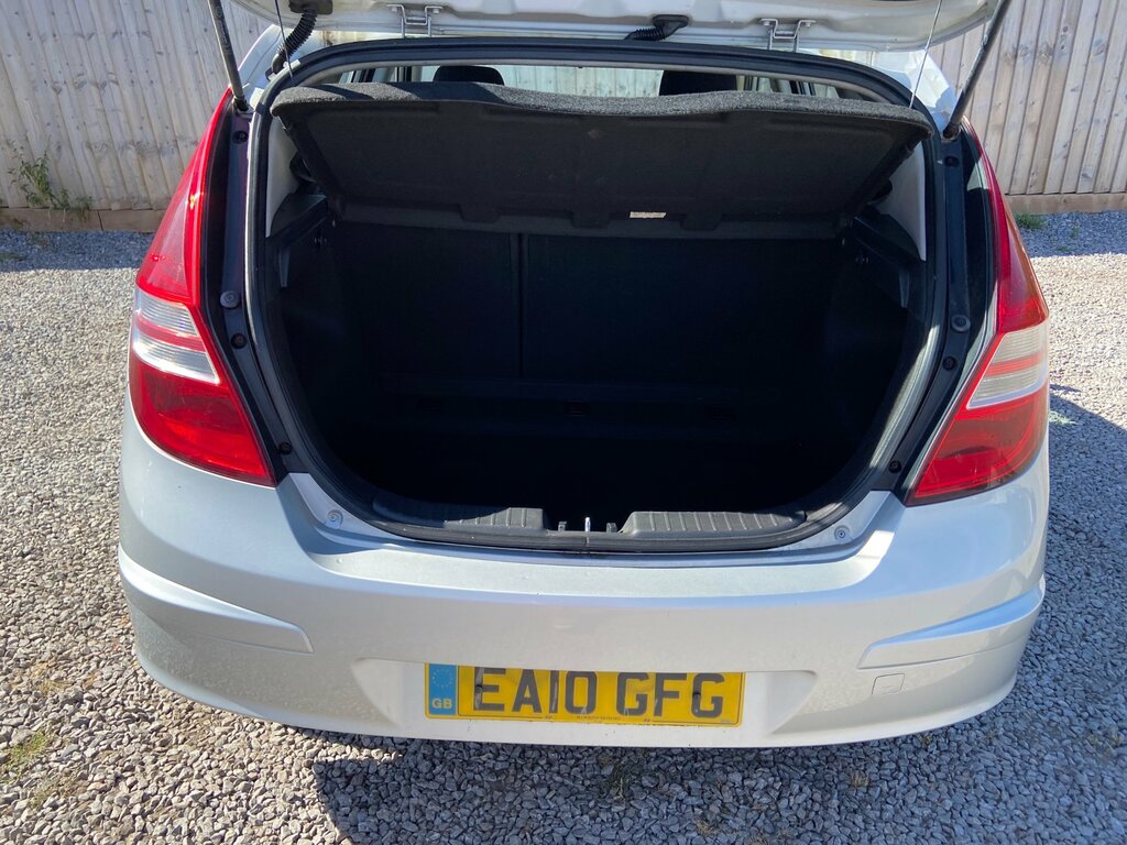 Hyundai I30 1.6 Crdi Comfort Euro 4 Black #8