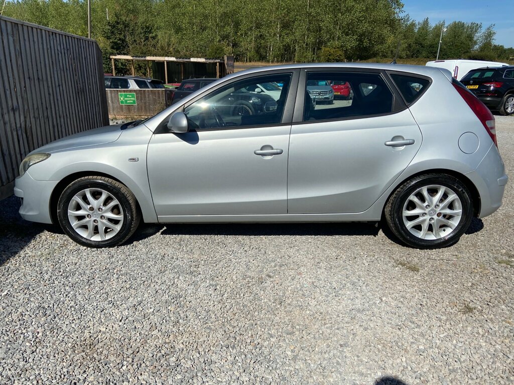 Hyundai I30 1.6 Crdi Comfort Euro 4 Black #5