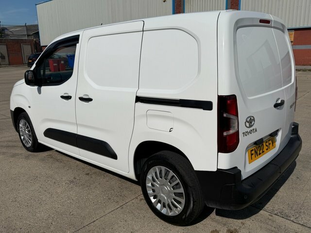 Toyota Proace City Bluehdi Icon Short Panel FN22SFV White #4
