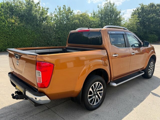 Nissan Navara Dci Tekna Pickup Double Yellow #3
