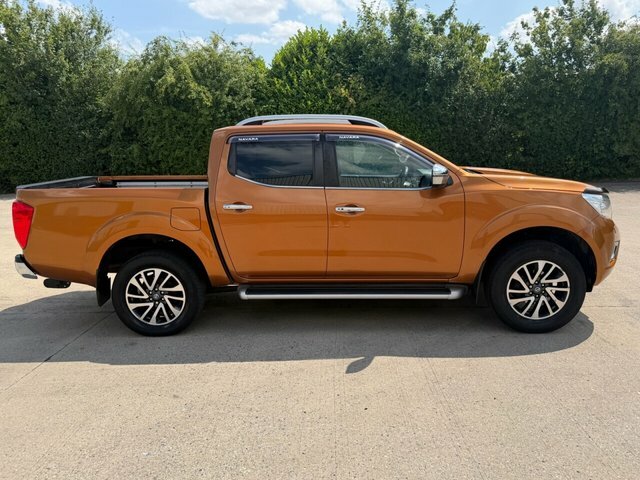 Nissan Navara Dci Tekna Pickup Double Yellow #5