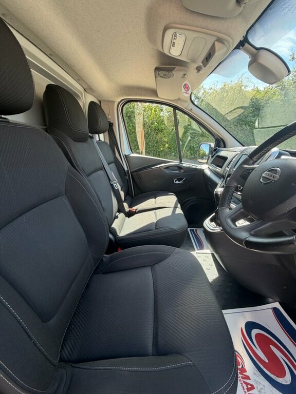 Nissan NV300 Mpv Grey #12