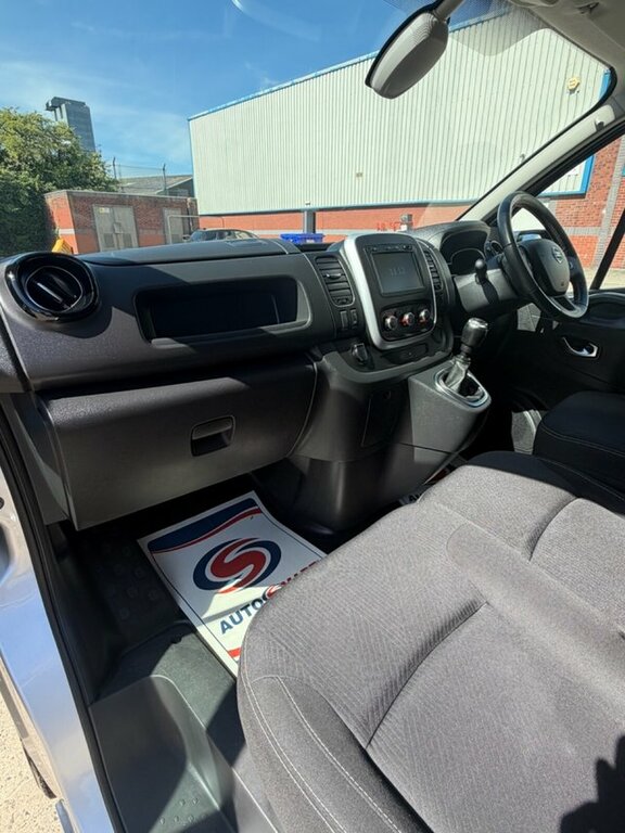 Nissan NV300 Mpv Grey #9