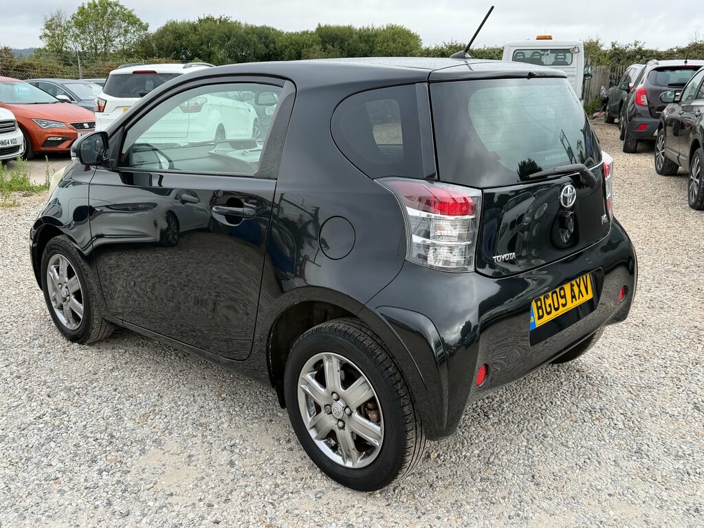 Toyota IQ Hatchback Vvt Black #6