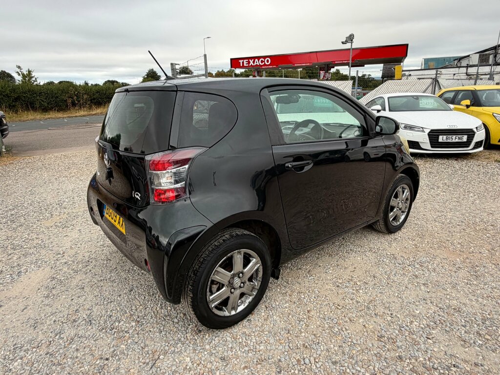 Toyota IQ Hatchback Vvt Black #8