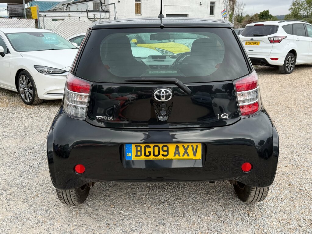 Toyota IQ Hatchback Vvt Black #7