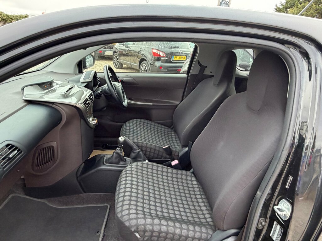 Toyota IQ Hatchback Vvt Black #10