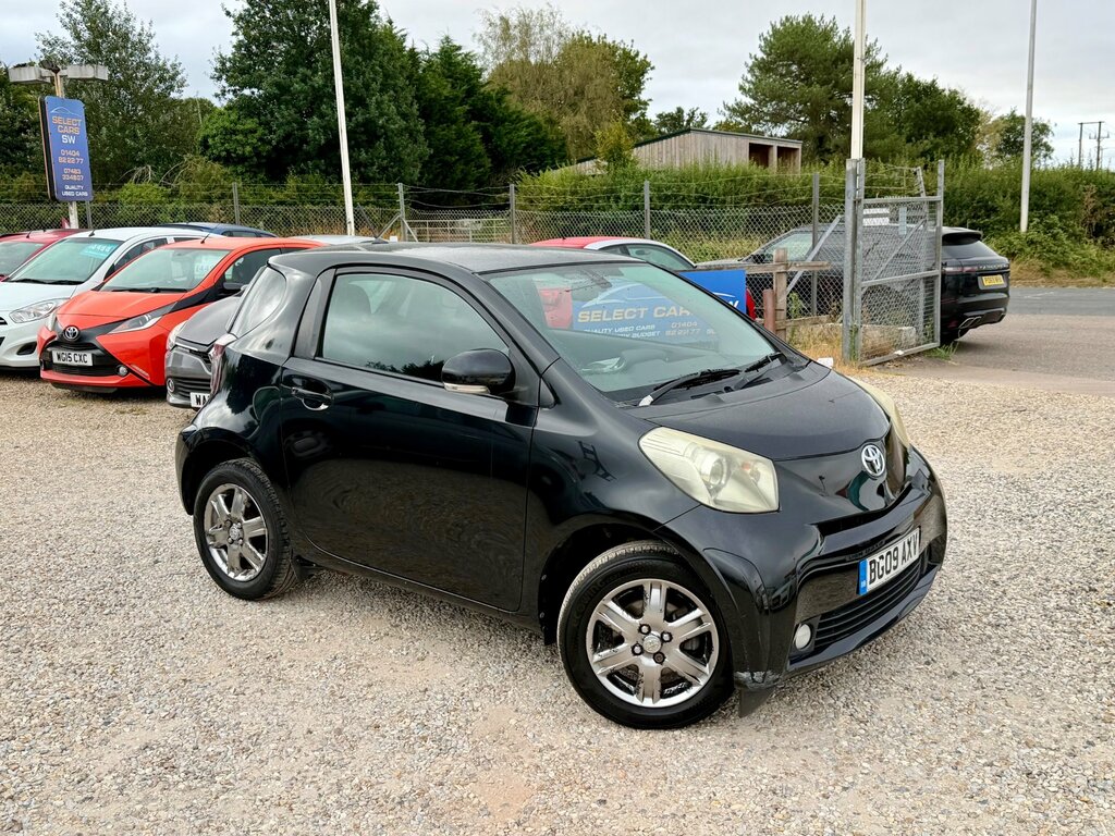 Toyota IQ Hatchback Vvt Black #1