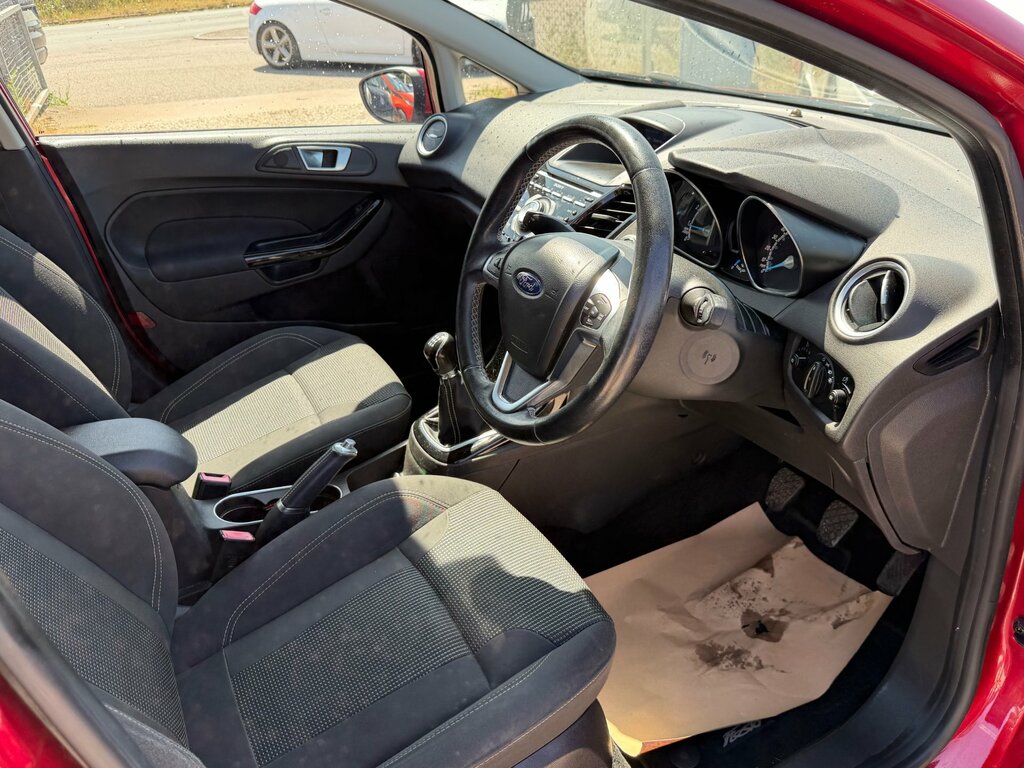Ford Fiesta 1.0T Ecoboost Titanium Hatchback Red #2
