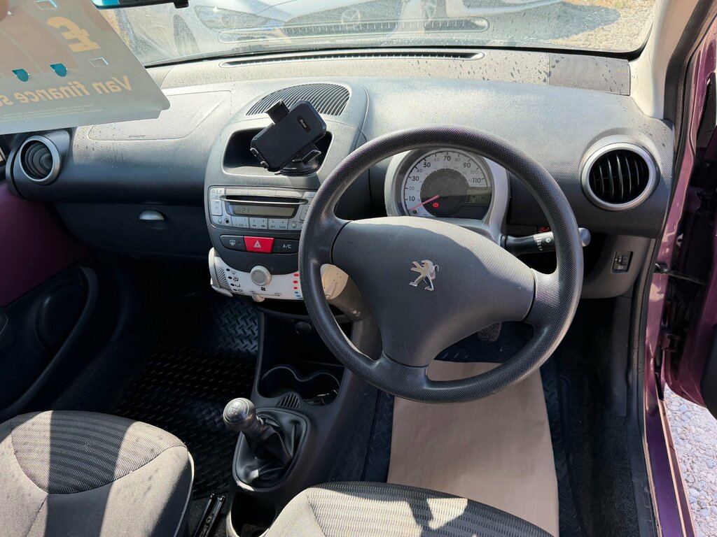 Peugeot 107 107 Active Red #11