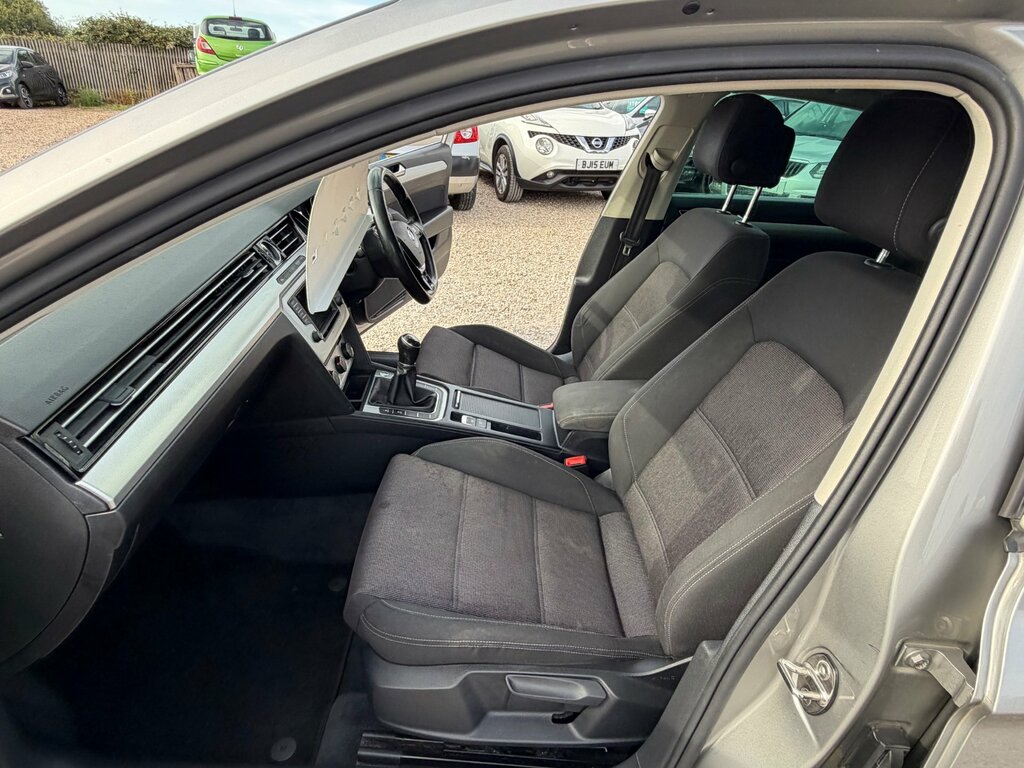 Volkswagen Passat 2.0 Se Business Tdi Bluemotion Technology 148 B Black #15