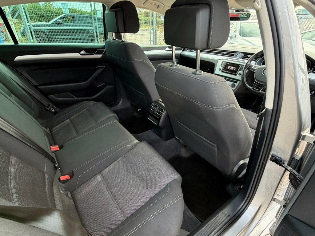 Volkswagen Passat 2.0 Se Business Tdi Bluemotion Technology 148 B Black #13